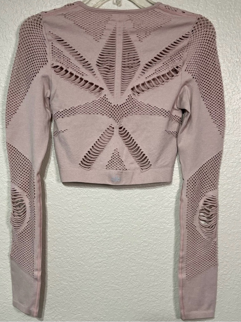 ALO Yoga Blush Pink Long Sleeve Crochet Seamless Crop Top - Picture 3 of 3
